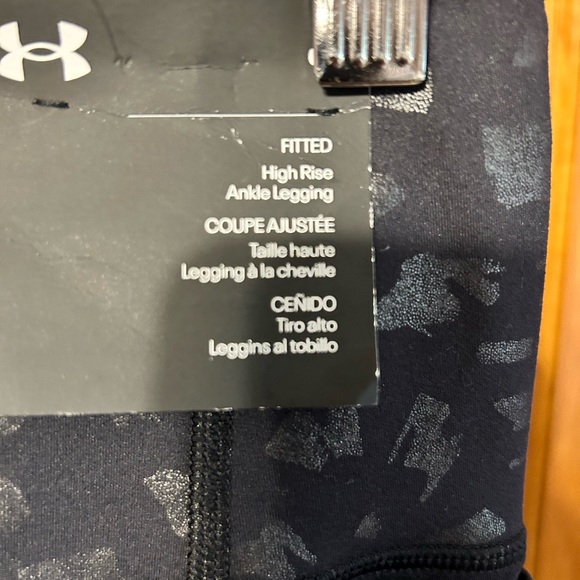 UNDER ARMOUR ATHLETIC WEAR - Picture 5 of 7